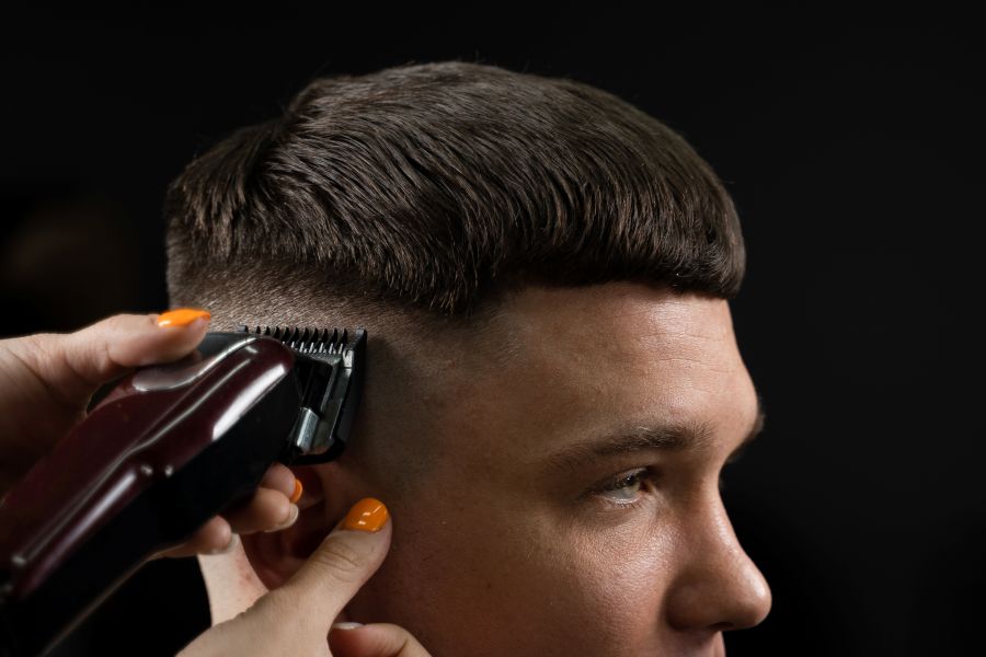 man getting haircut with electric hair trimmer 2026 04 05 00 12 45 utc